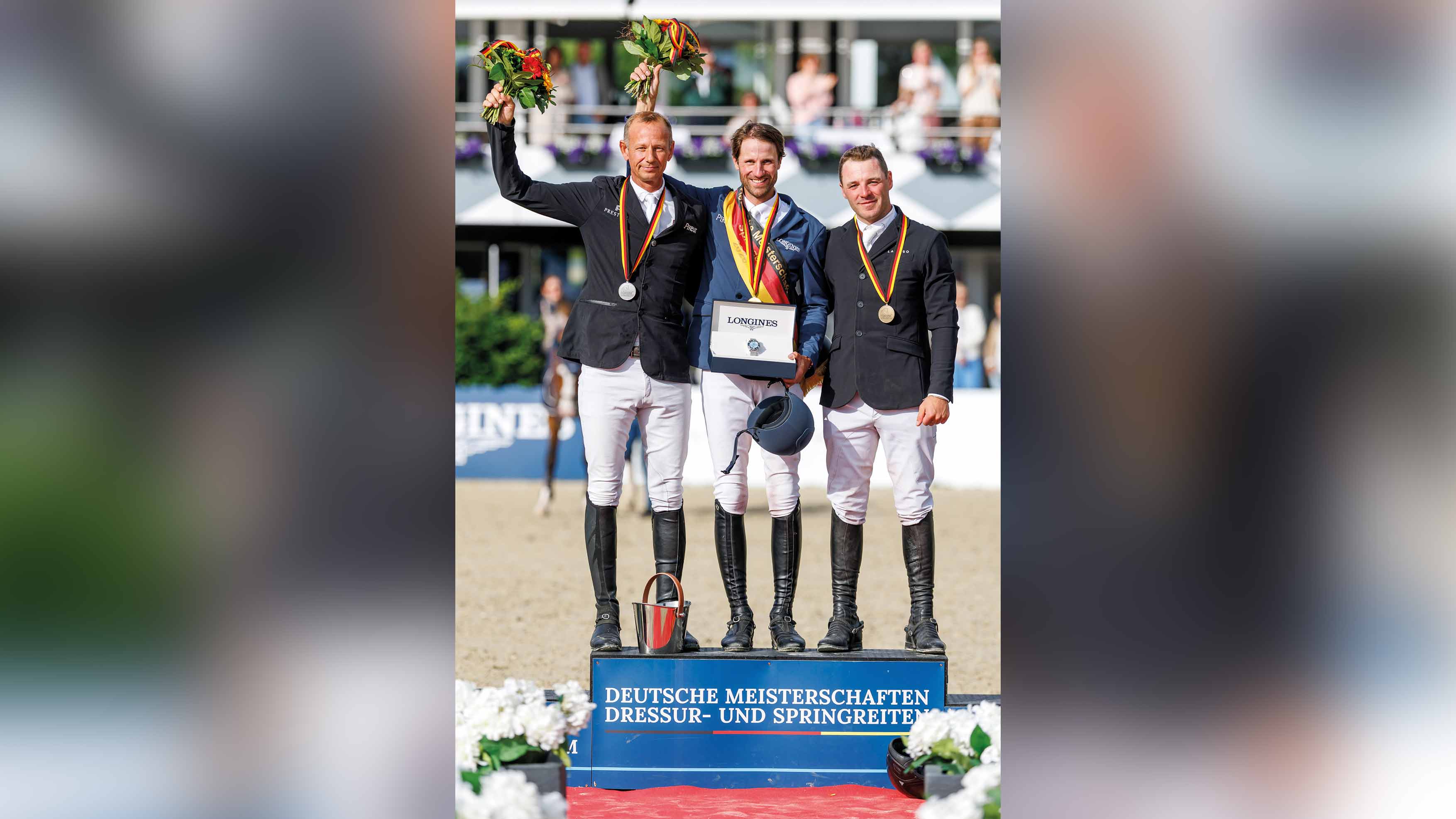 Christian Kukuk (mitte) wurde erstmals Deutscher Meister der Springreiter.  Silber sicherte sich Marco Kutscher (links) vor Maximilian Lill.