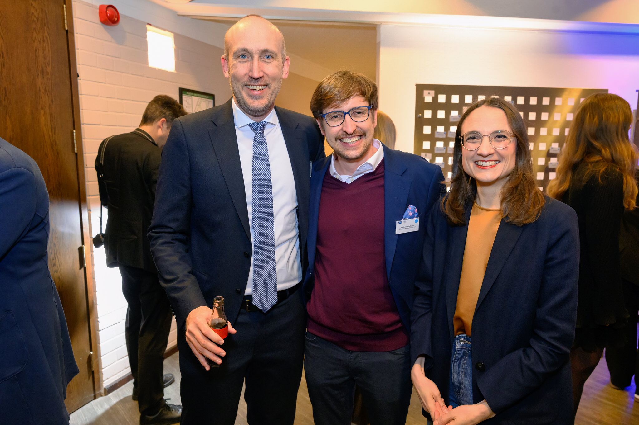 Jörg Nolte ( IHK Hauptgeschäftsführer), Stefan Appelhans (Sorpetaler Fensterbau), Sandra Stein (MdB Bündnis90/Die Grünen)