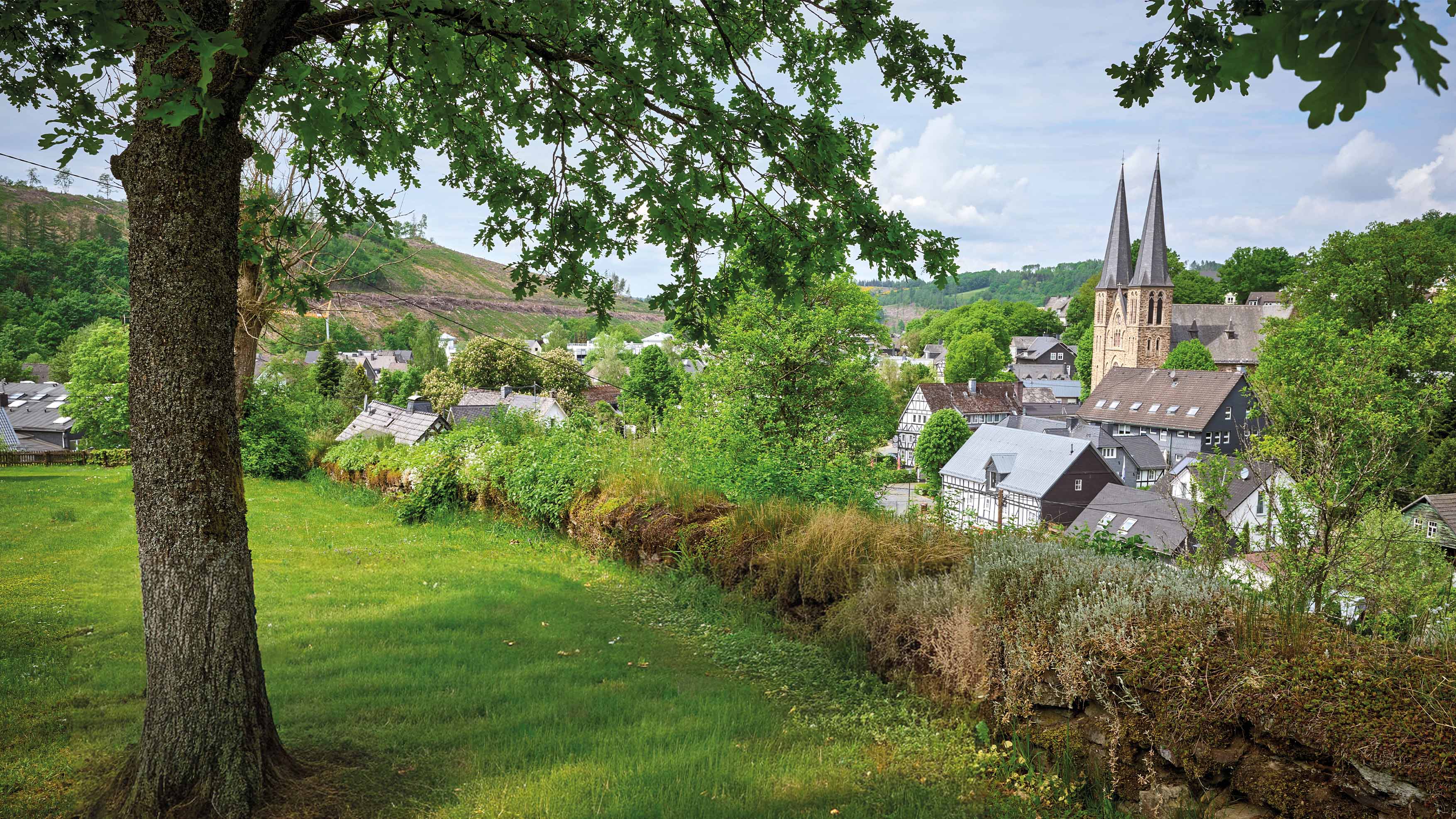 Tradition und Stadt- leben am Rothaarsteig