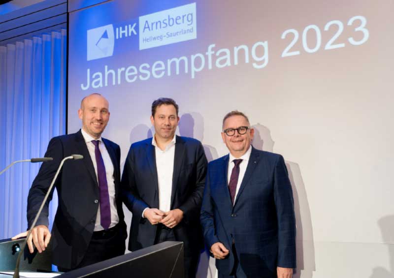 Wirtschaft und Politik Hand in Hand 