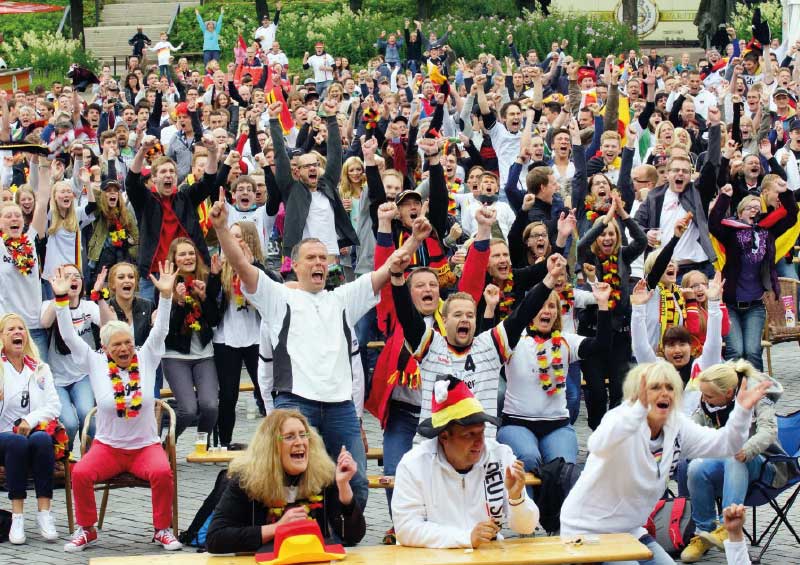 Public Viewing. Deutschlands nächstes Sommermärchen?