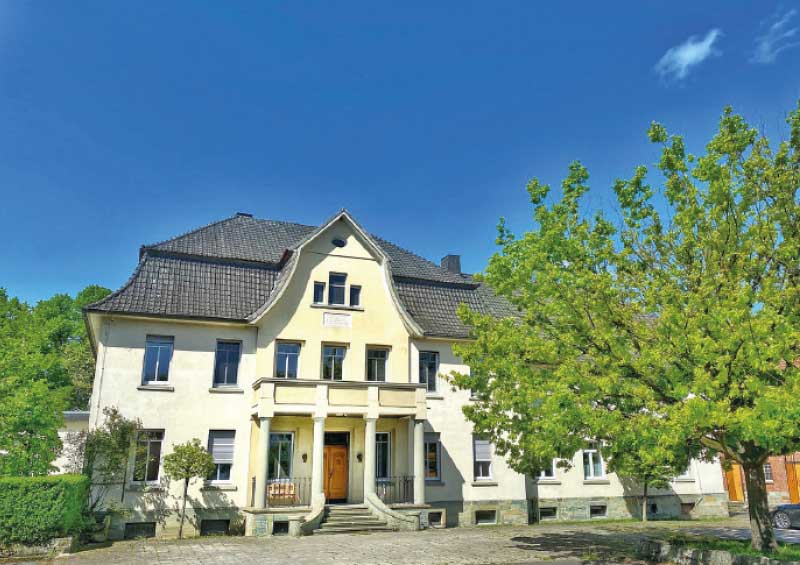 Einzigartig elegantes Anwesen mit Villa und hochwertigen Nebengebäuden: