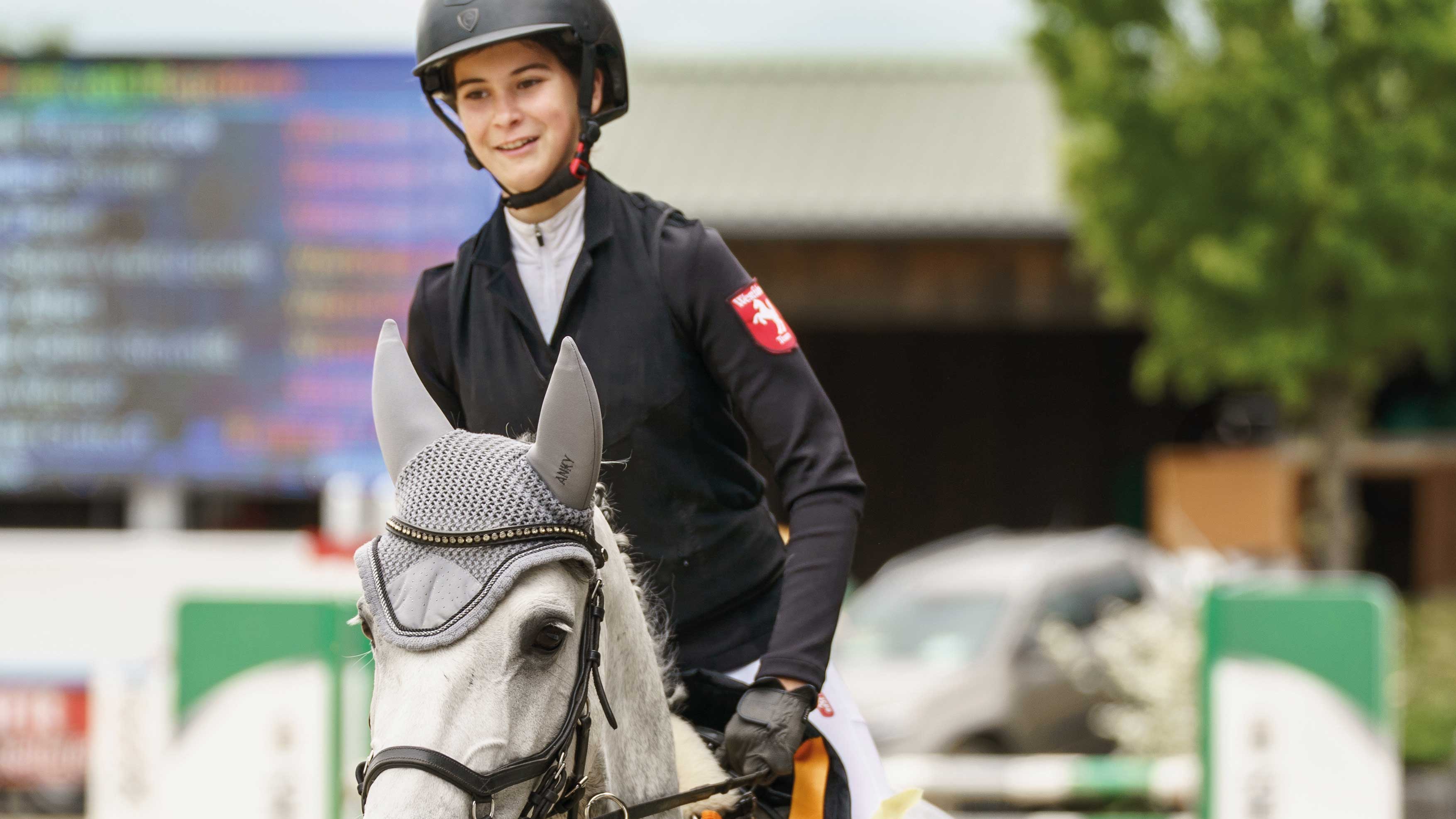 Den Nachwuchsreitern wird sowohl im Springen als auch in der Dressur besonderer Platz eingeräumt.