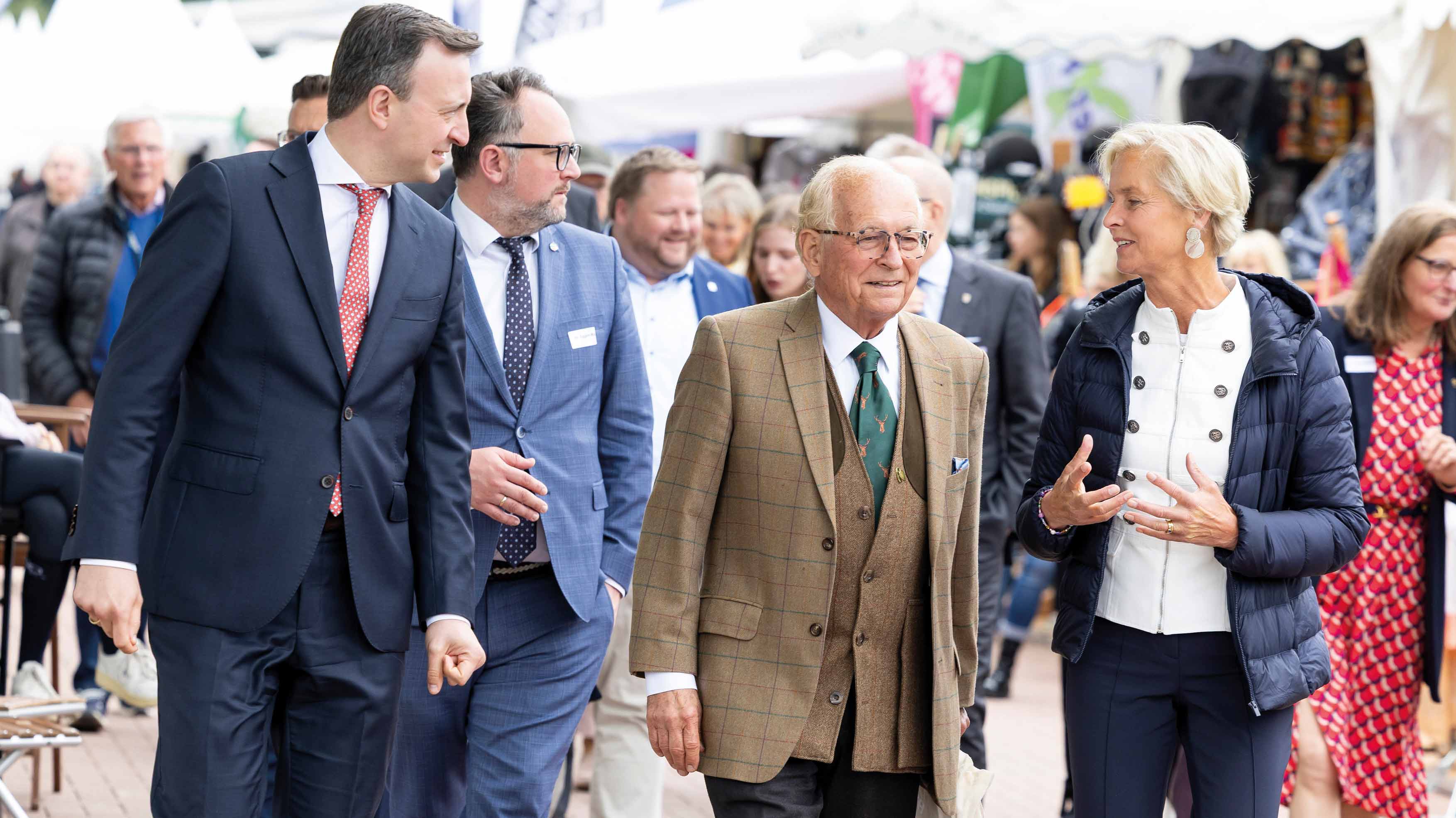 CDU-Politiker Paul Ziemiak, Diplomat Wolfgang Friedrich Ischinger und Rosalie von Landsberg-Velen