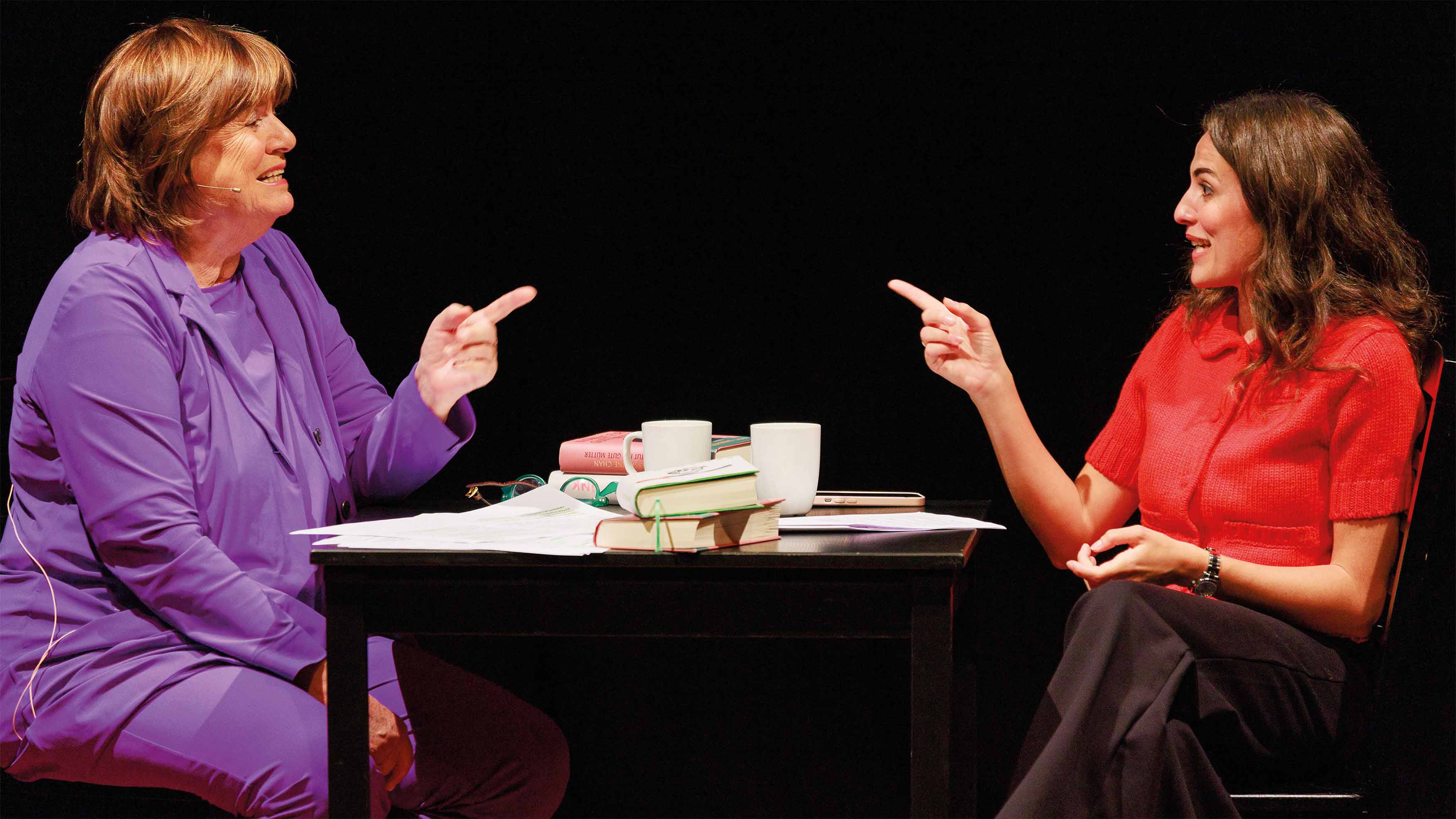 Mona Ameziane & Christine Westermann: Zwei Seiten – der Podcast über Bücher