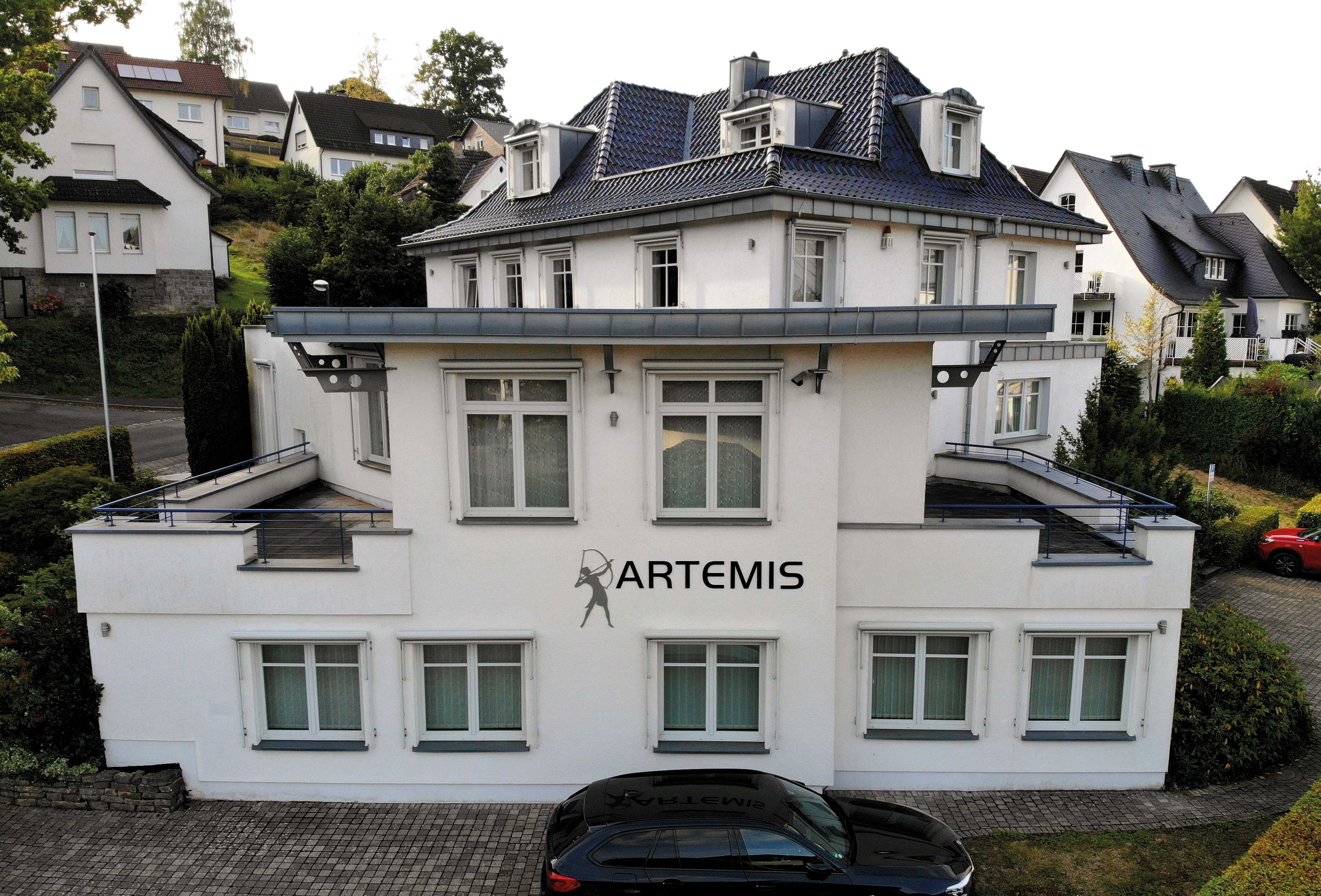 Zielstrebig, scharfsinnig und achtsam wie Artemis: