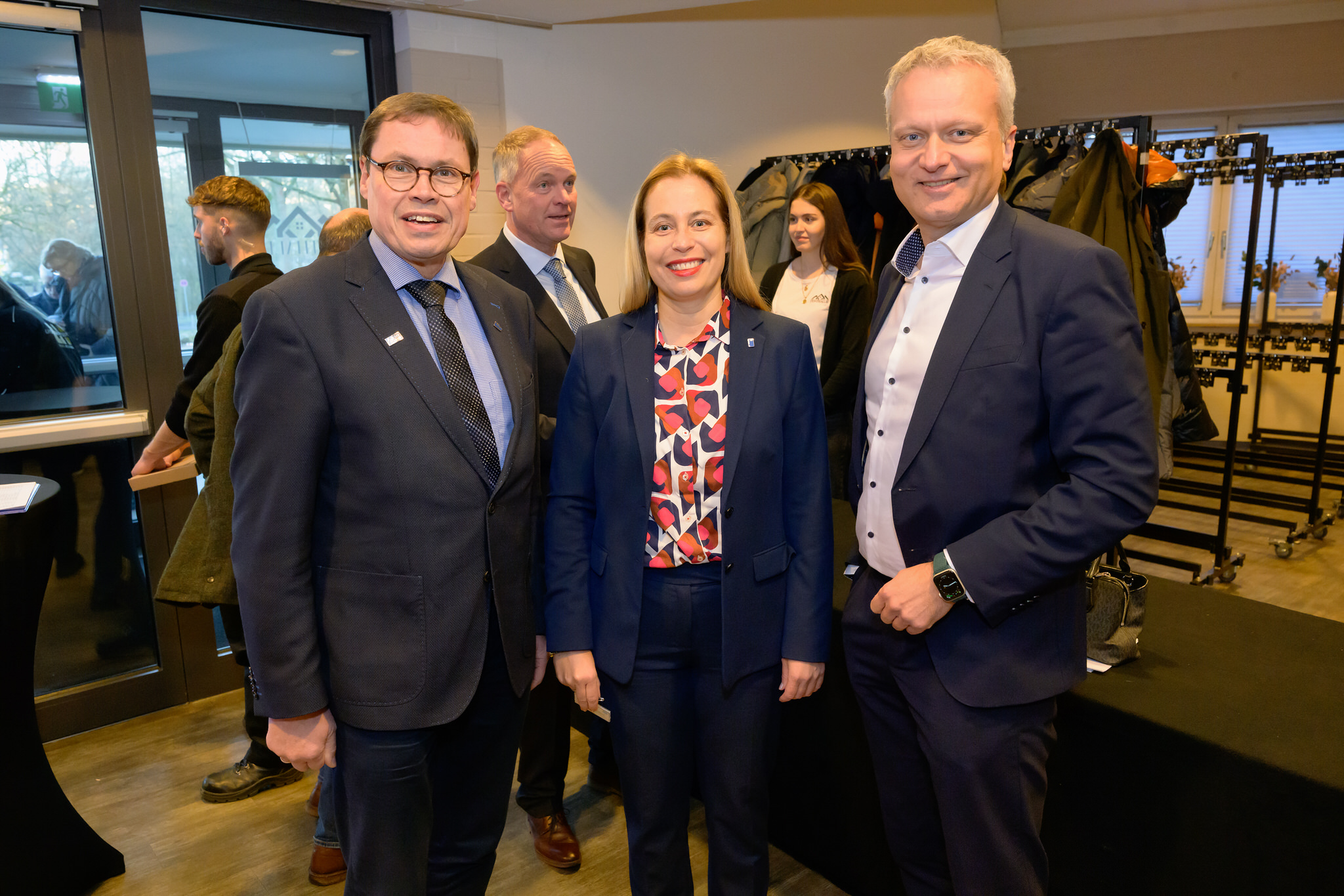 Ralf Stoffels (Präsident SIHK zu Hagen), Prof. Dr. Dina Dreisbach  (FH Südwestfalen), und Dr. Ralf Geruschkat (Hauptgeschäftsführer SIHK zu Hagen)