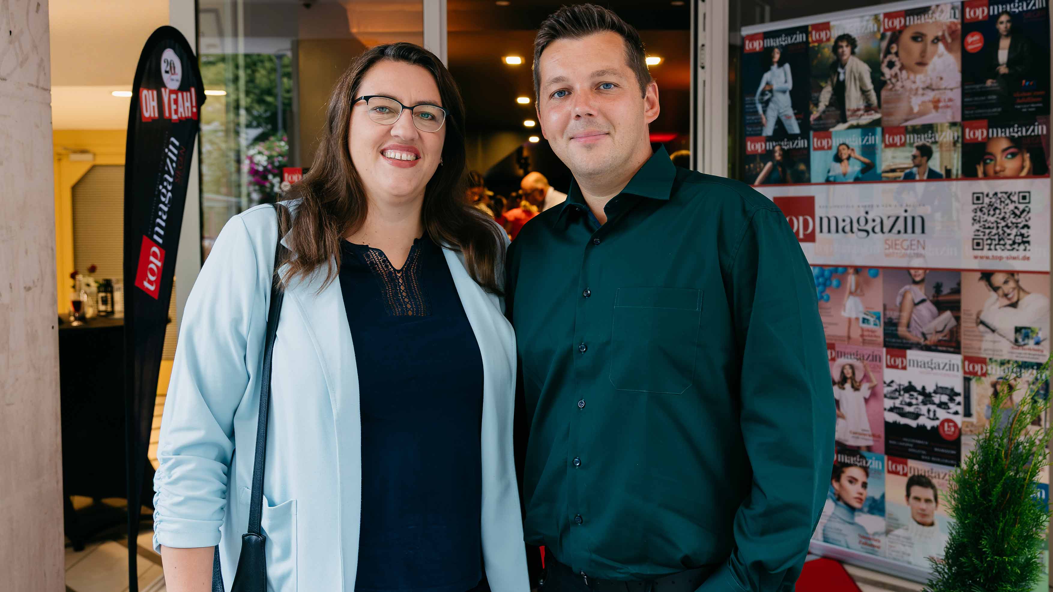Anastasia Gomer (Filialleiterin Modehaus Bruno Kleine) mit Begleitung