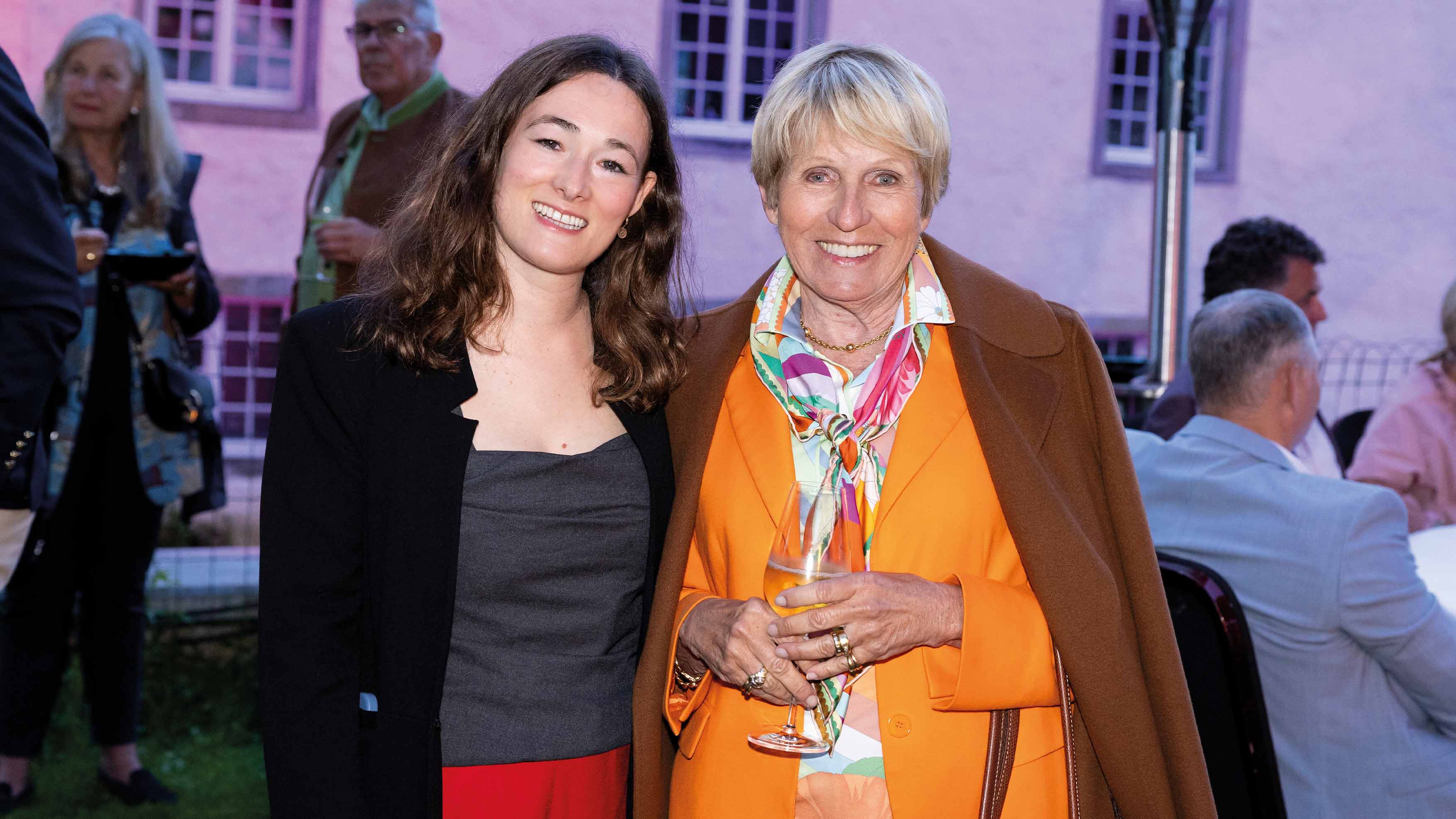 Leonie Gräfin von Brühl und die internationale Dressurrichterin Katrina Wüst