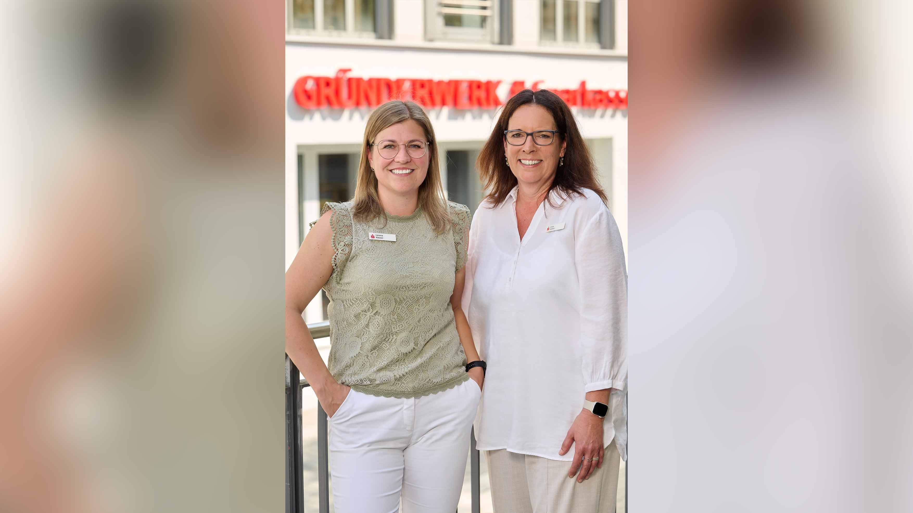 Lorena Käuser und Anke Heiken,  Ausbildungsleiterinnen bei der Sparkasse Siegen