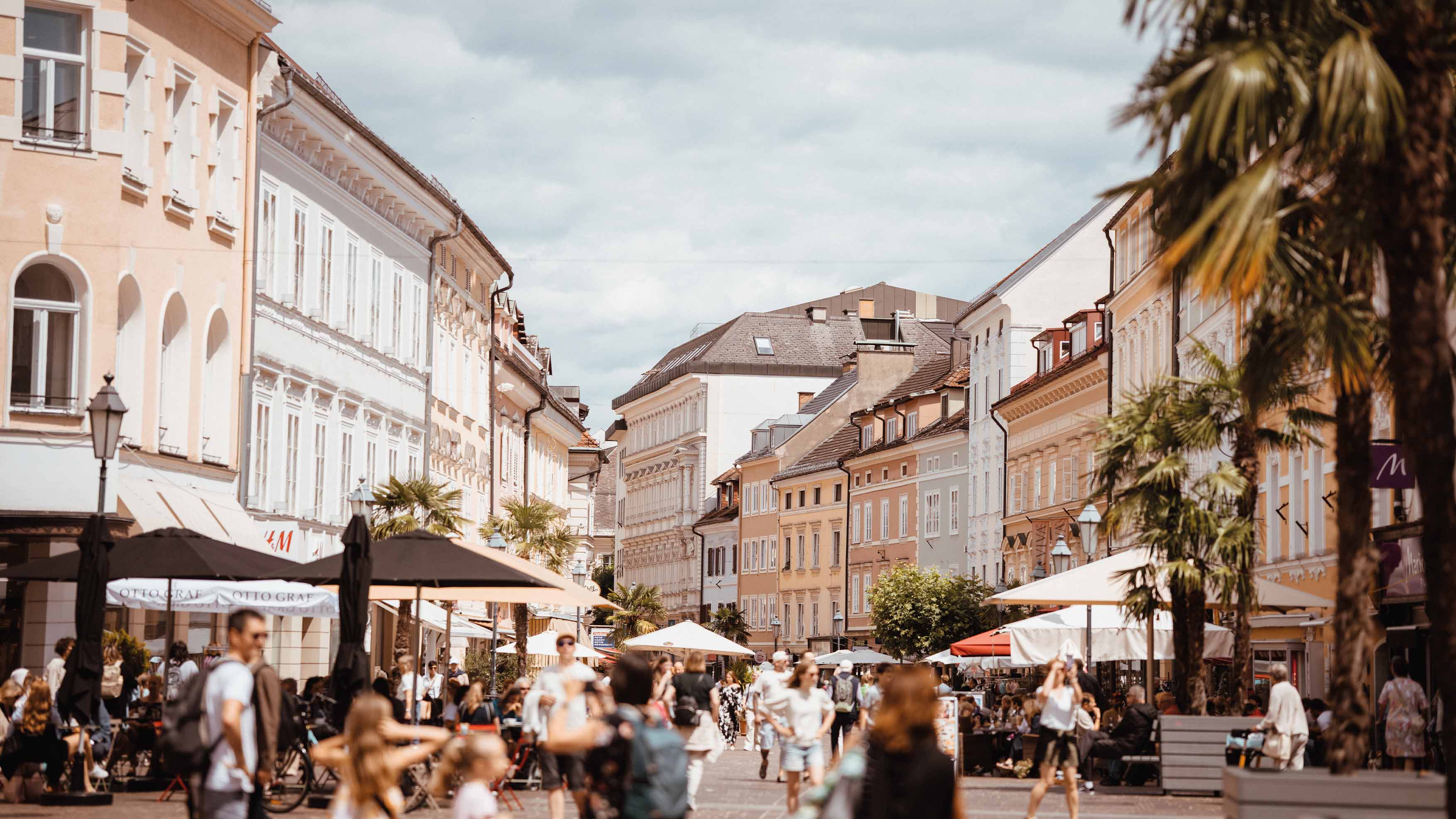Die Altstadt lockt mit Renaissancebauten und malerischen Innenhöfen